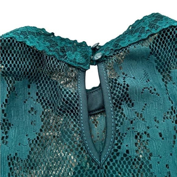 Alice Blue Small Filbert Lace Overlay Blouse Top Keyhole Button Neck Back BC - Picture 8 of 10